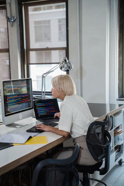 Student reviewing code examples on a laptop during a programming course